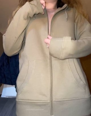 Revealing my legal tight body.. am i ur type?